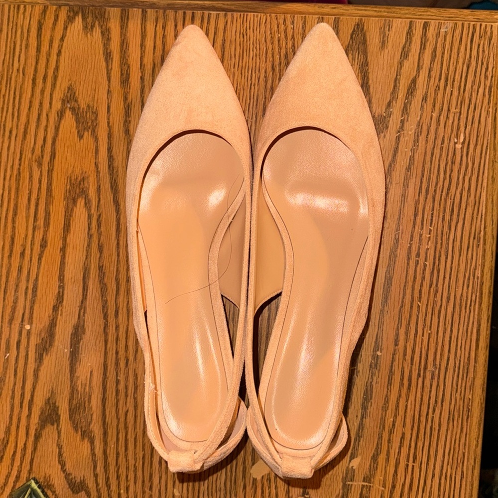 Brand New Merrori Satin Champagne Pumps in both 8.5 or 8 size nwot